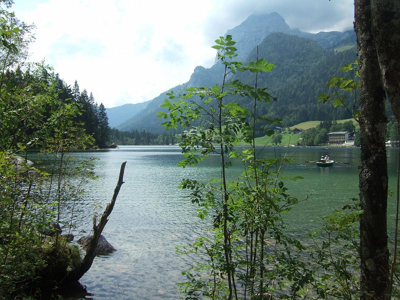 2009-08- (240).JPG - Wieder unten am Hintersee: Gegen Spätnachmittag ziehen dunkle Wolken auf. Schnell in den Bus und zurück nach Berchtesgaden